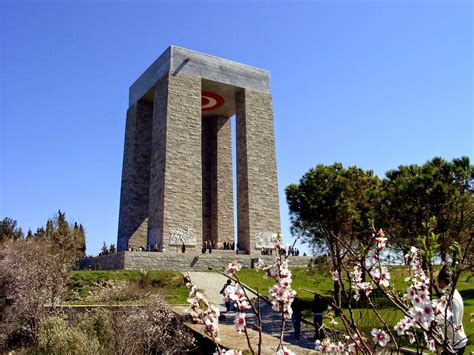  Çanakkale Şehitleri Anıtı Tarihi İzlerle Dolup Taşmış Bir Ünlü Eser mi?