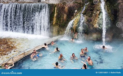 Dongxing Hot Spring: Uygarlıkların Buluştuğu Bir Termal Cennet ve Deniz Manzarası!