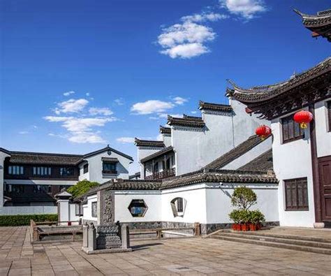 Jinshan Qingyun Ancient Townı: Tarihin ve Doğal Güzelliğin Büyülü Bir Karışımı!