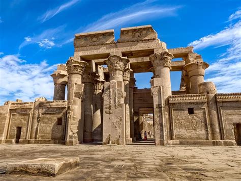 Kom Ombo Tapınağı: Gizemli İki Tanrıya Adanmış Bir Yapıt!