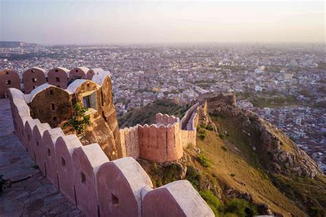  Nahargarh Kalesi: Muhteşem Görüntüler Sunan ve Tarihiyle Size Yolculuk Yaptıran Hint Şaheseri!