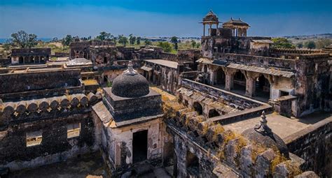  Rohtas Garh Kalesi: Gizemli Tarihle Buluşmanın Şahane Bir Yolculuğu!