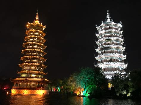  Zhaoqing Twin Pagodas: İki Mucizevi Yapı Çin Tarihine Şahitlik Ediyor!